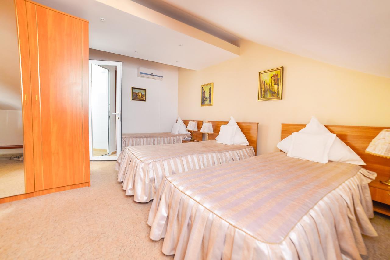 Hotel Roco Izvin Exterior foto