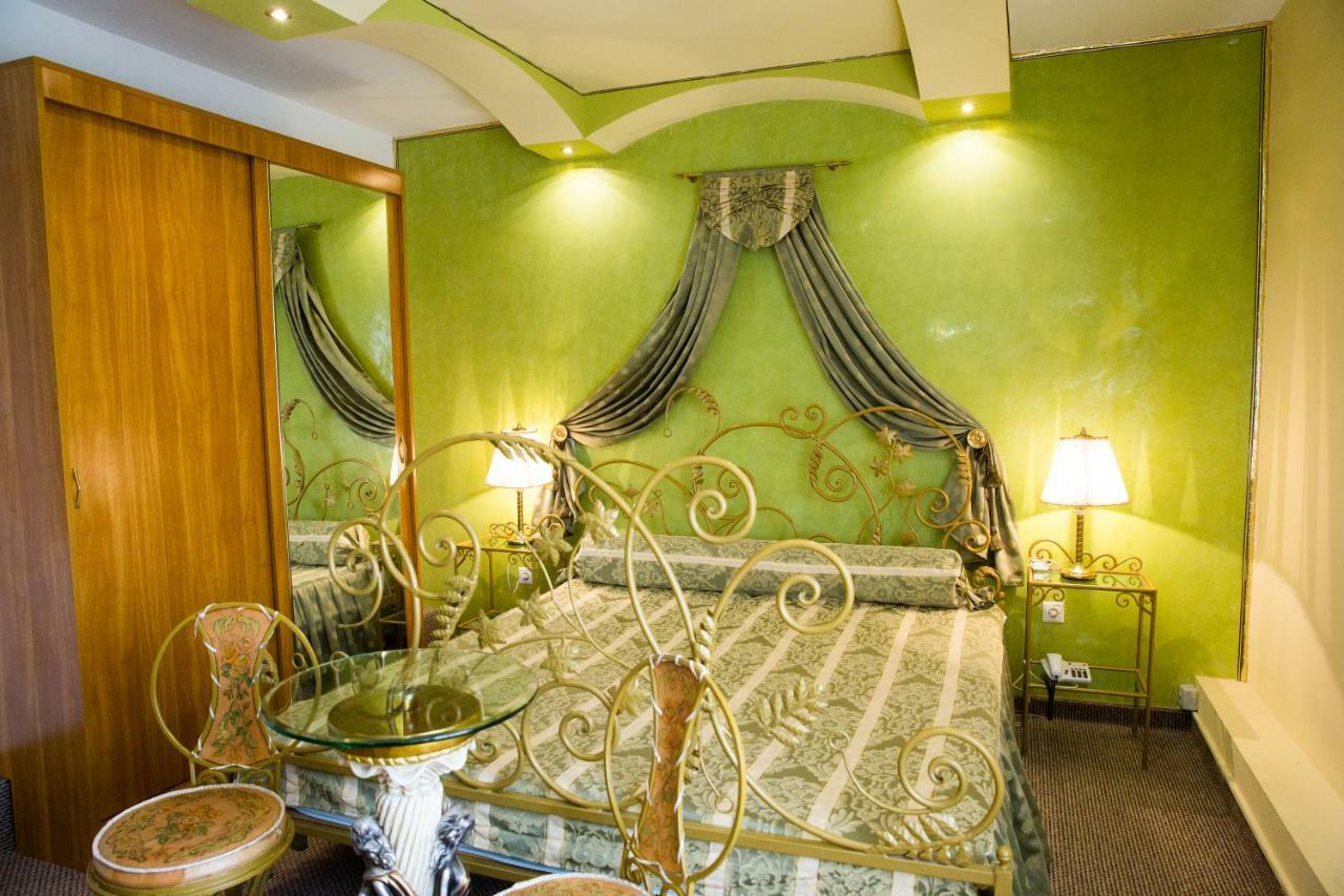 Hotel Roco Izvin Exterior foto